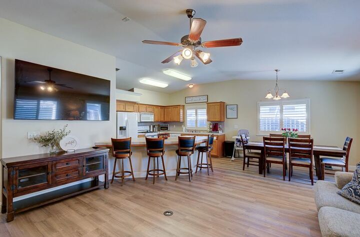 Property Photo:  5635 W Lamona Avenue  CA 93722 