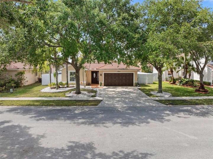 Property Photo: 18532 NW 23rd St FL 33029