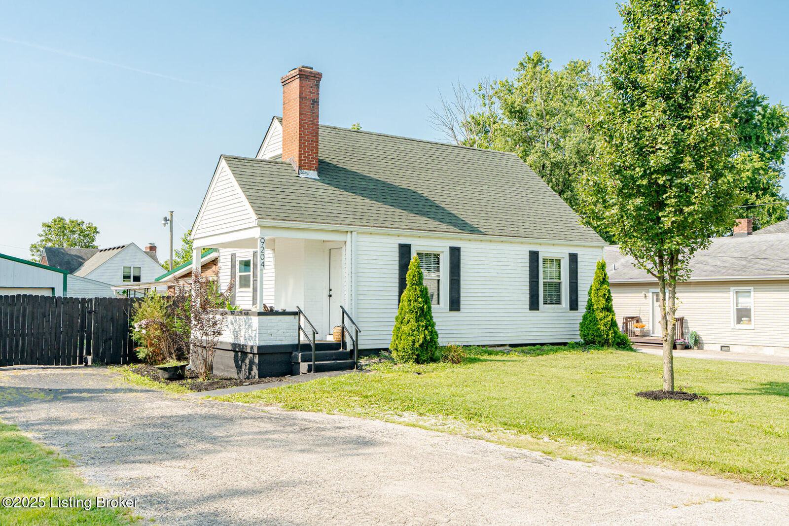 Property Photo: 9204 Jefferson Ave KY 40291