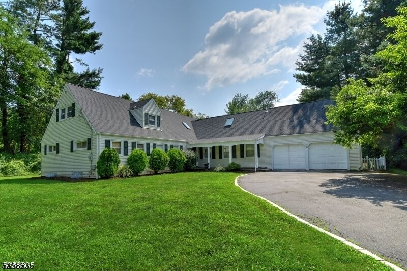 Property Photo:  10 Jensen Ct  NJ 07928 