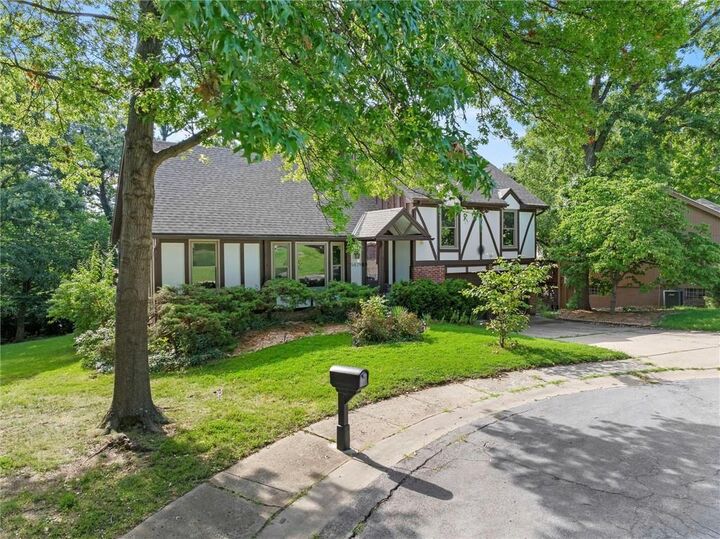 Property Photo: 5829 N Indiana Avenue MO 64119