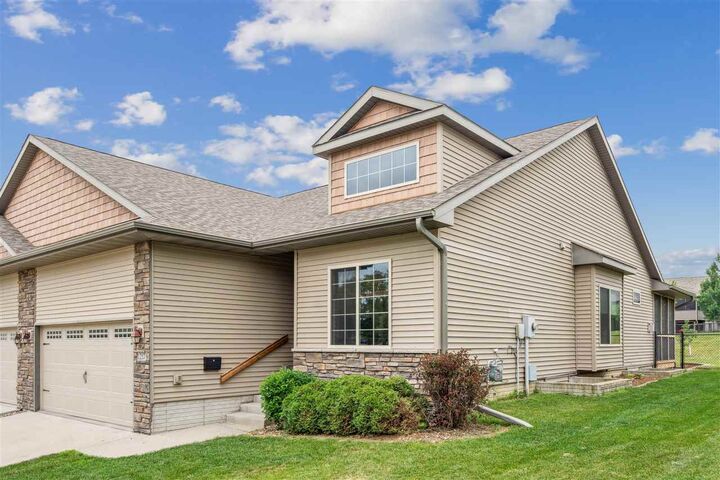 Property Photo: 1217 Copper Mountain Dr IA 52317