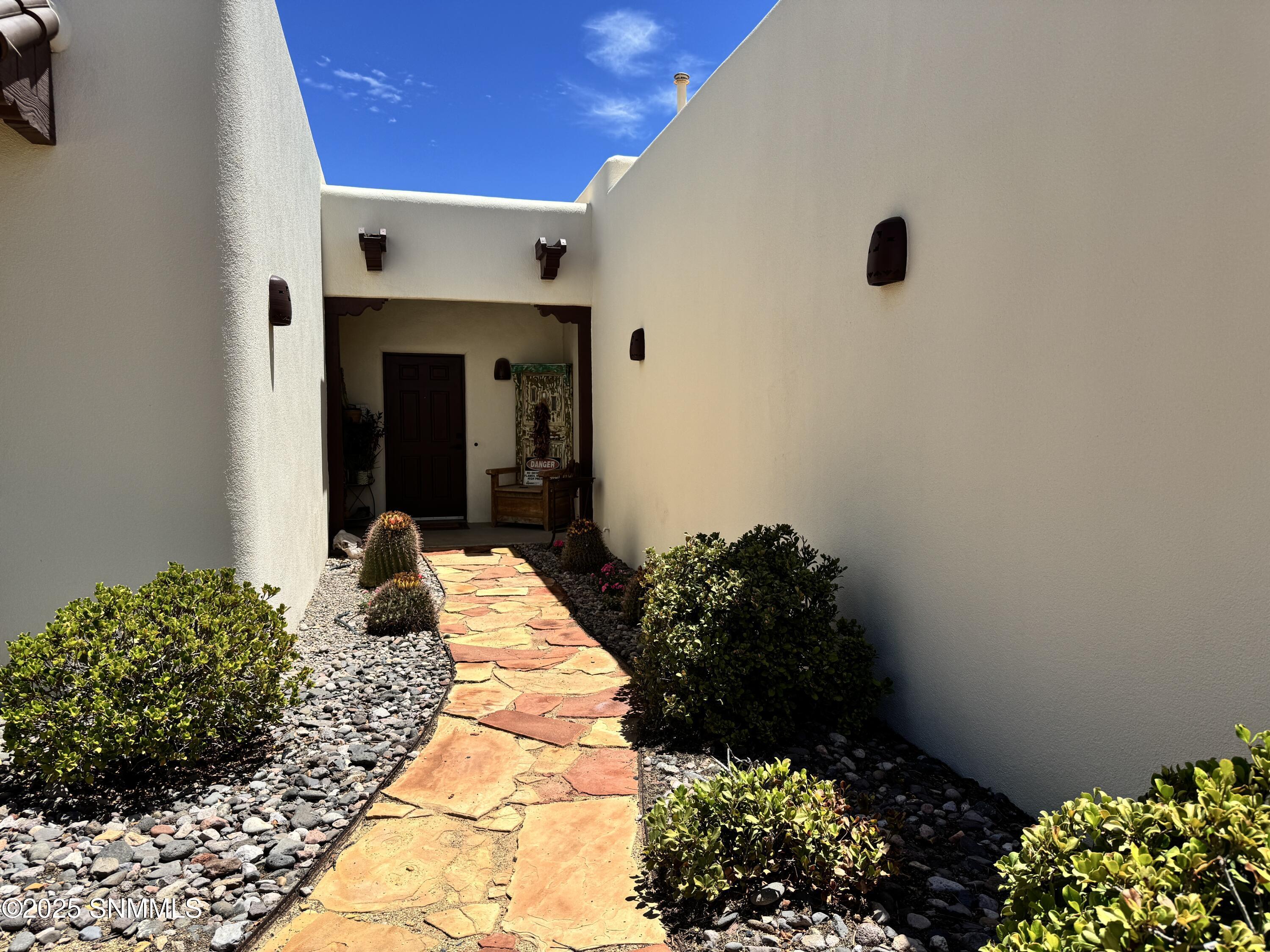 Property Photo: 5890 Quesenberry Lane NM 88007