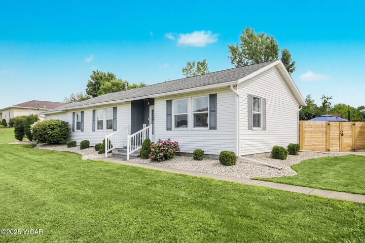 Property Photo:  102 Silver Street  OH 43326 
