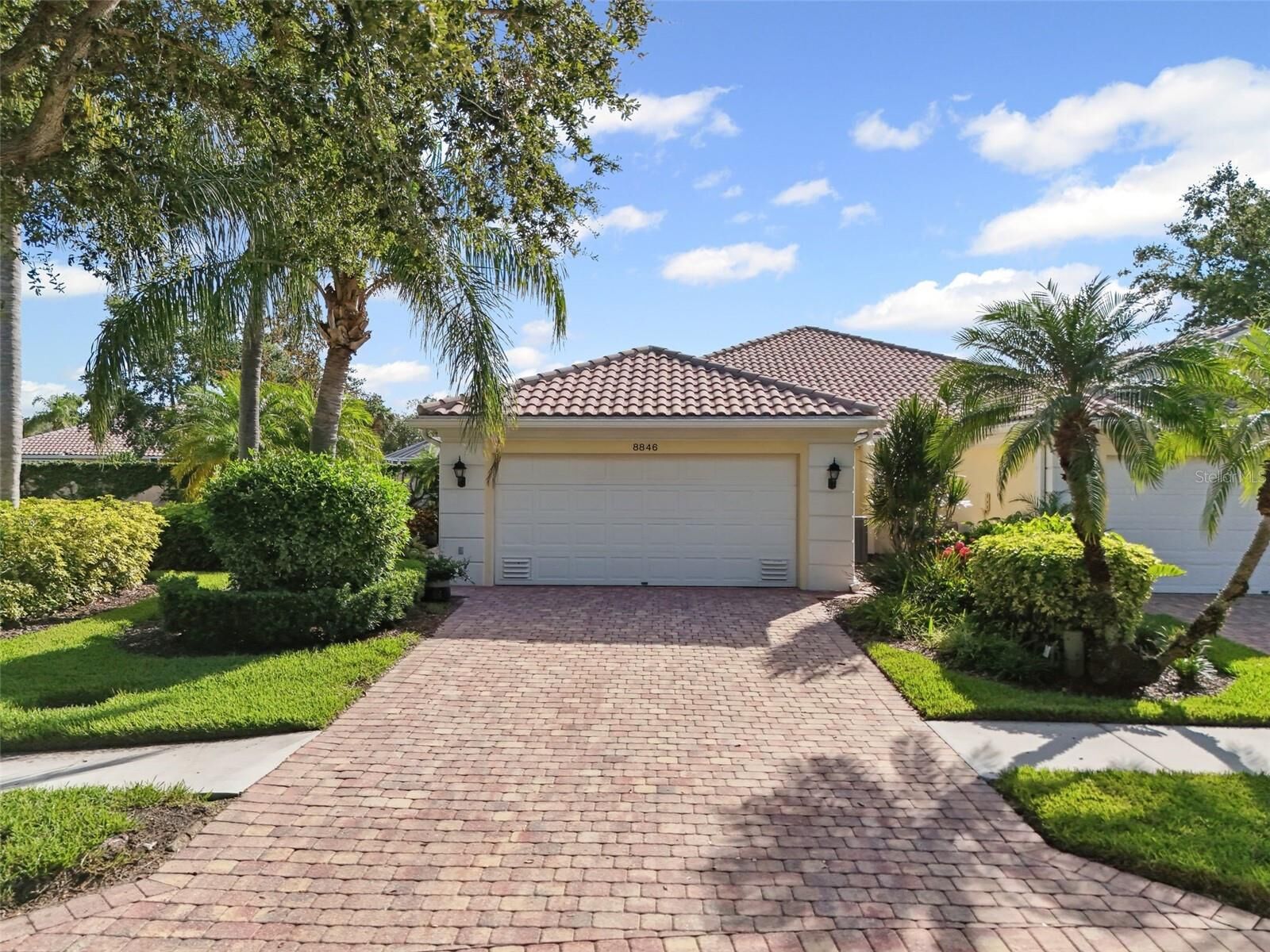 Property Photo:  8846 Estepona Court  FL 34238 