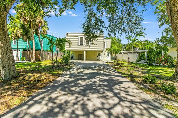 643 Calle De Peru  Sarasota FL 34242 photo
