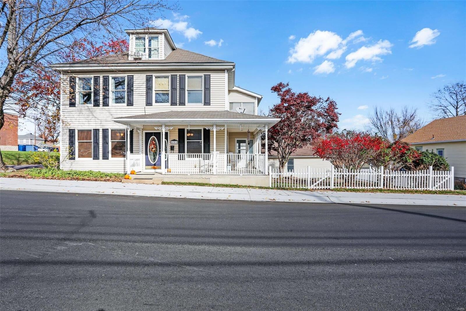 Property Photo: 401 E 3rd Street MO 63090