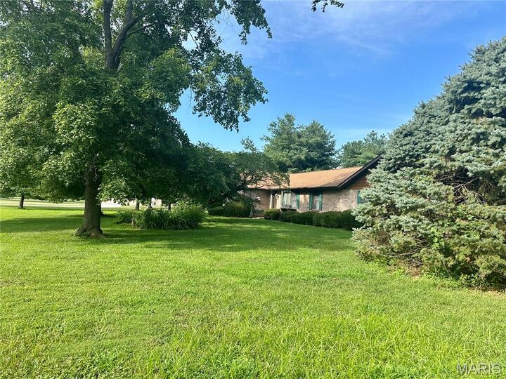 Property Photo:  1104 Summerfield Road  IL 62281 