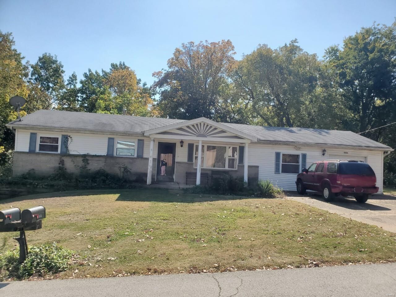 Property Photo:  4404 South Drive  MO 63049 