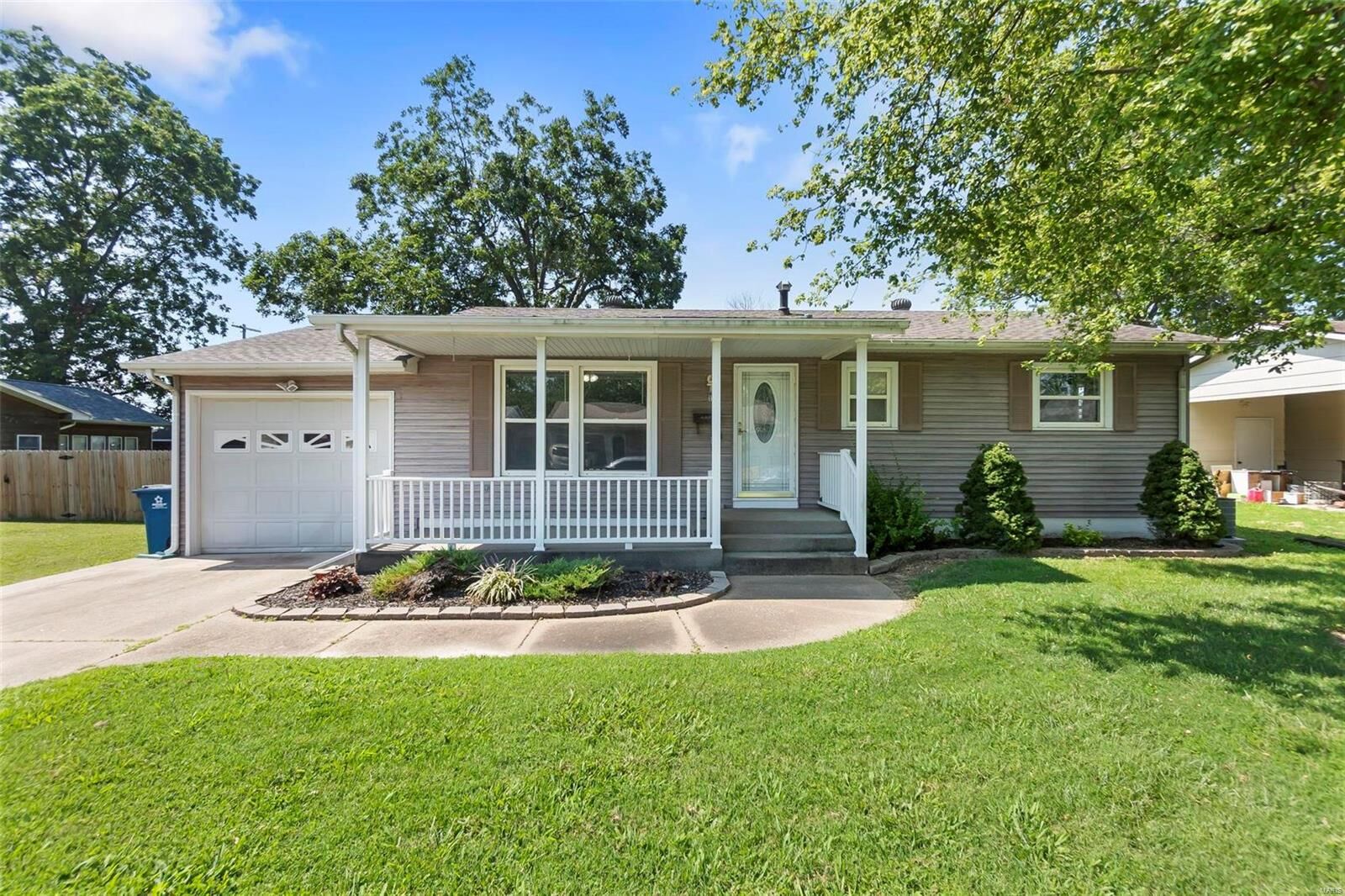 Property Photo:  117 W Clarman Drive  MO 63740 
