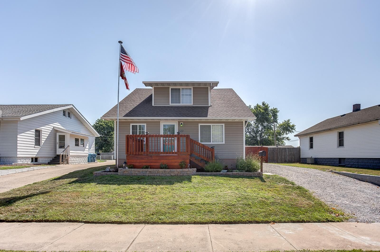 Property Photo:  449 N 1st Street  IL 62095 