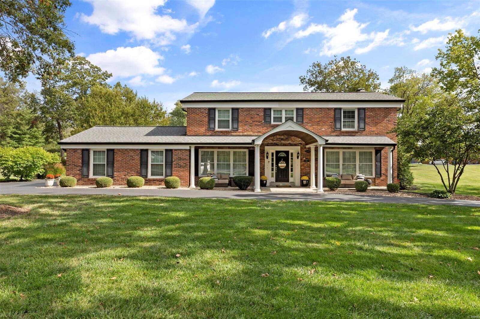 Property Photo:  320 Magna Carta Drive  MO 63141 