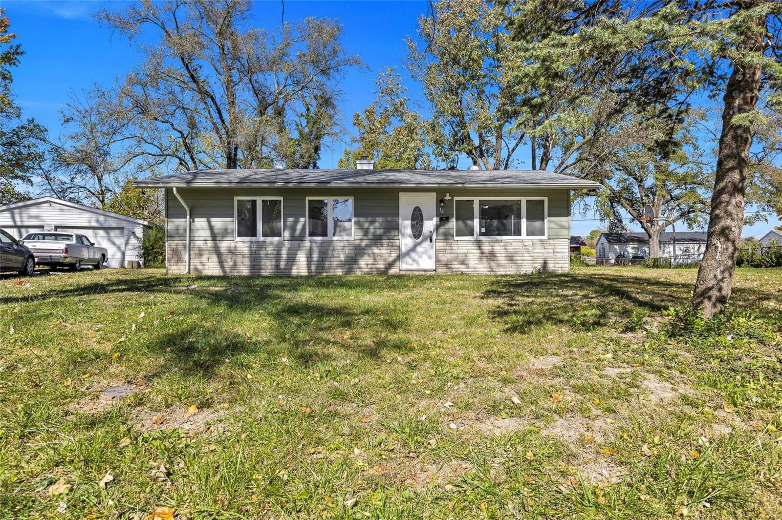Property Photo:  14 W Adams Drive  IL 62206 