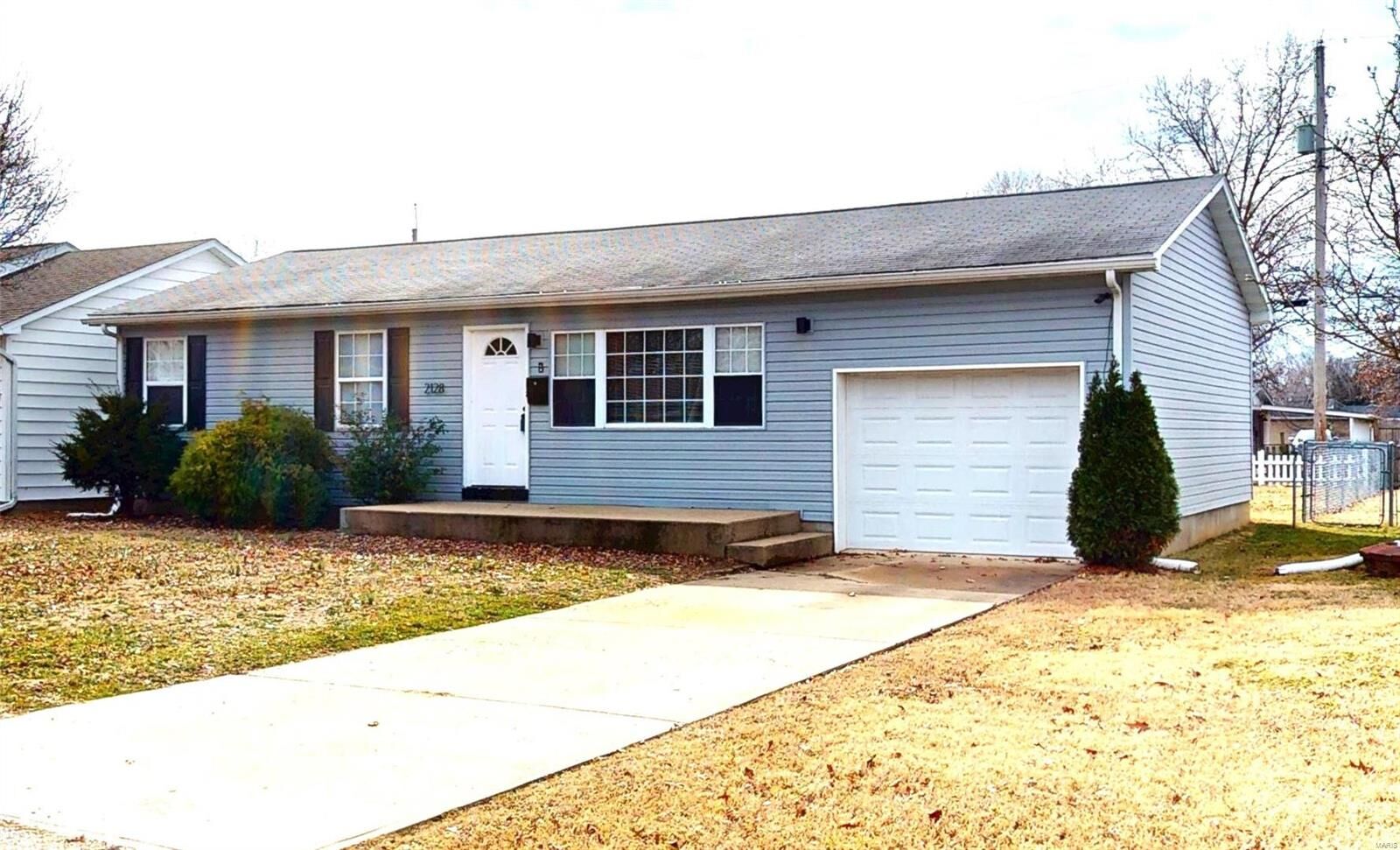 Property Photo: 2128 Dawn Place IL 62040