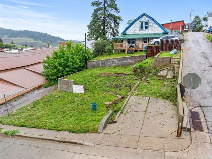 Property Photo: 412 McQuillan Avenue SD 57754
