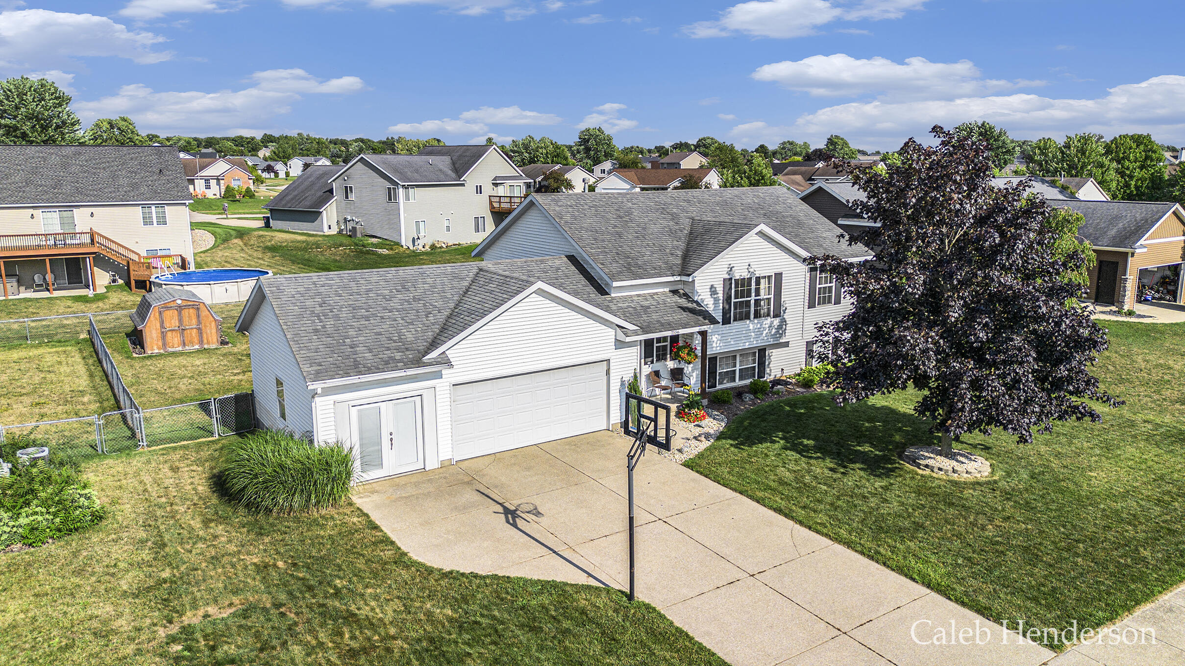 Property Photo: 7556 Brewer Drive MI 49426