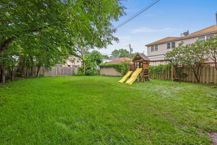 Property Photo:  4317 N Kenneth Avenue 1  IL 60641 