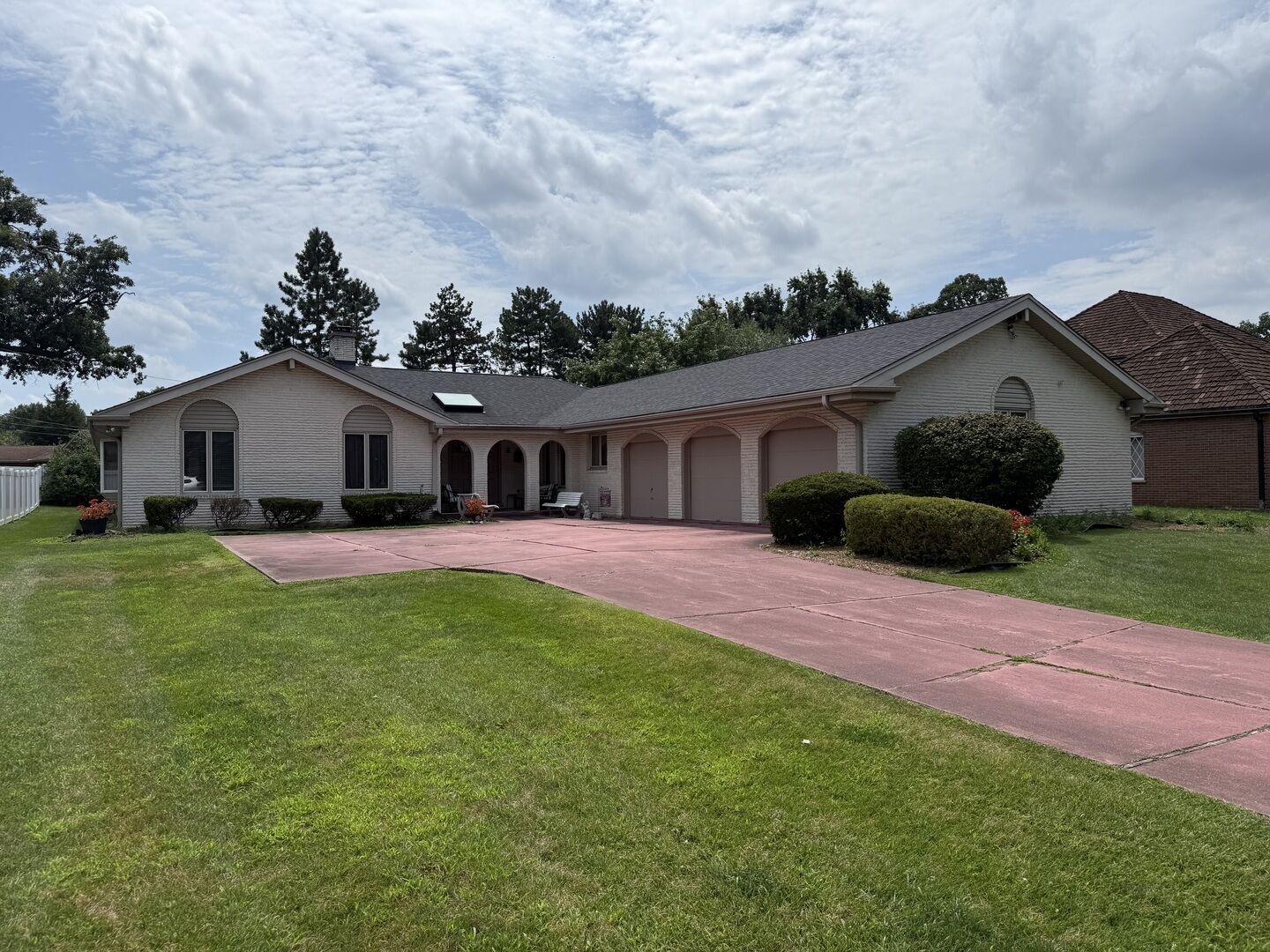 Property Photo:  476 Hiawatha Trail  IL 60191 