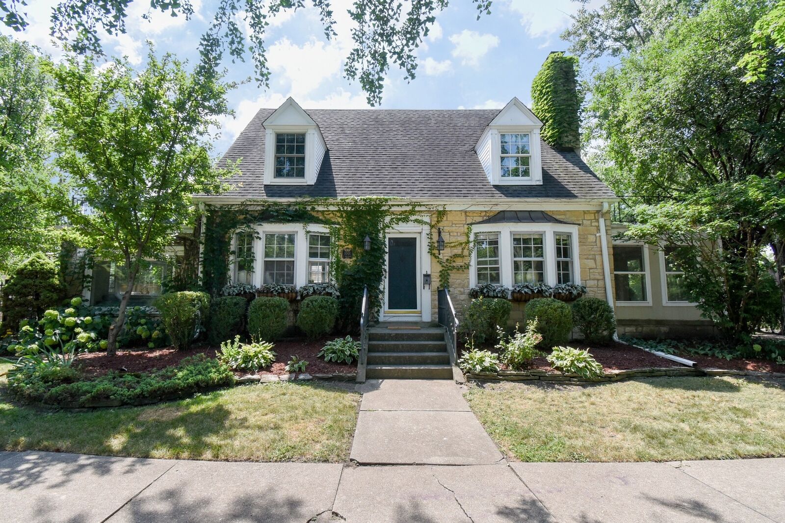 Property Photo: 1001 S Brainard Avenue IL 60525
