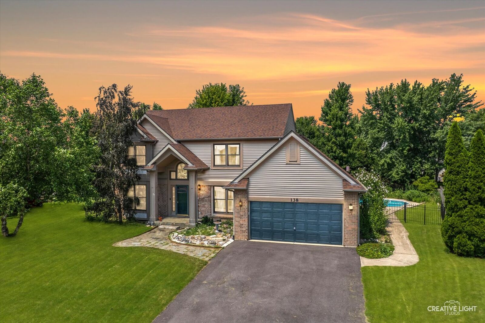 Property Photo:  138 Linden Court  IL 60554 