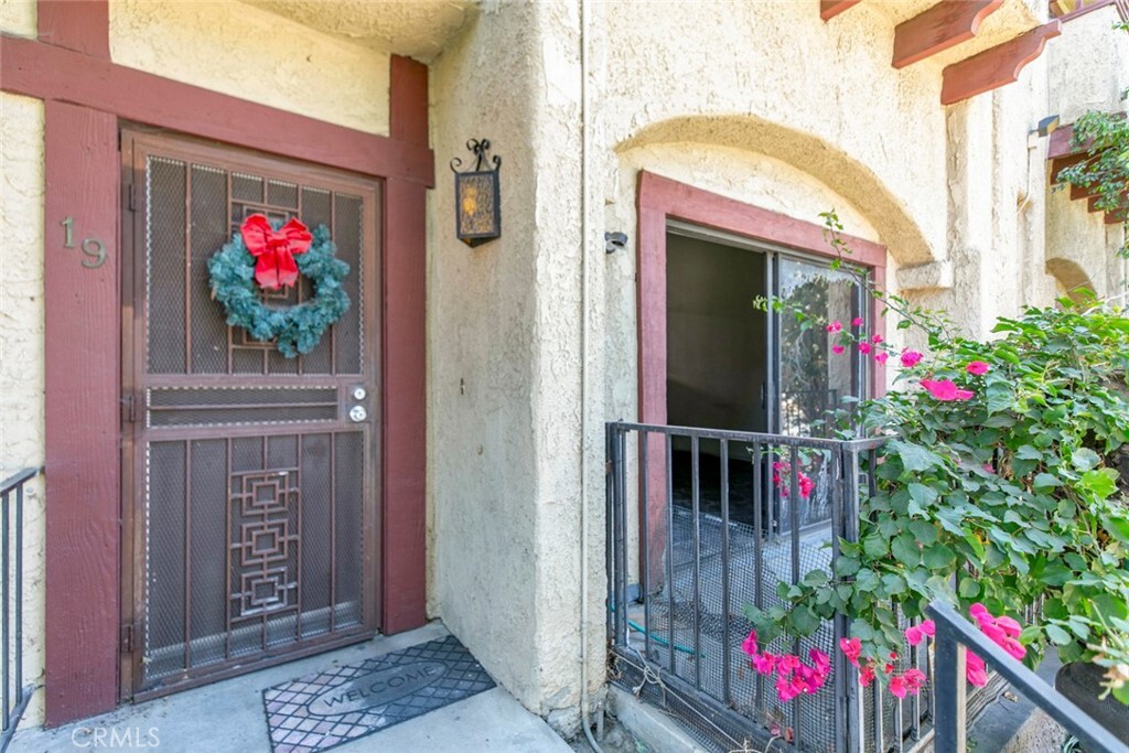 Property Photo:  14840 Parthenia Street 19  CA 91402 