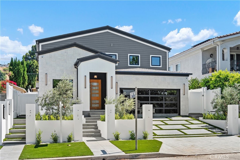 Property Photo: 17962 Valley Vista Boulevard CA 91316