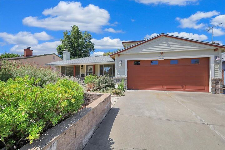 Property Photo: 2500 Fernandez Drive CA 95822