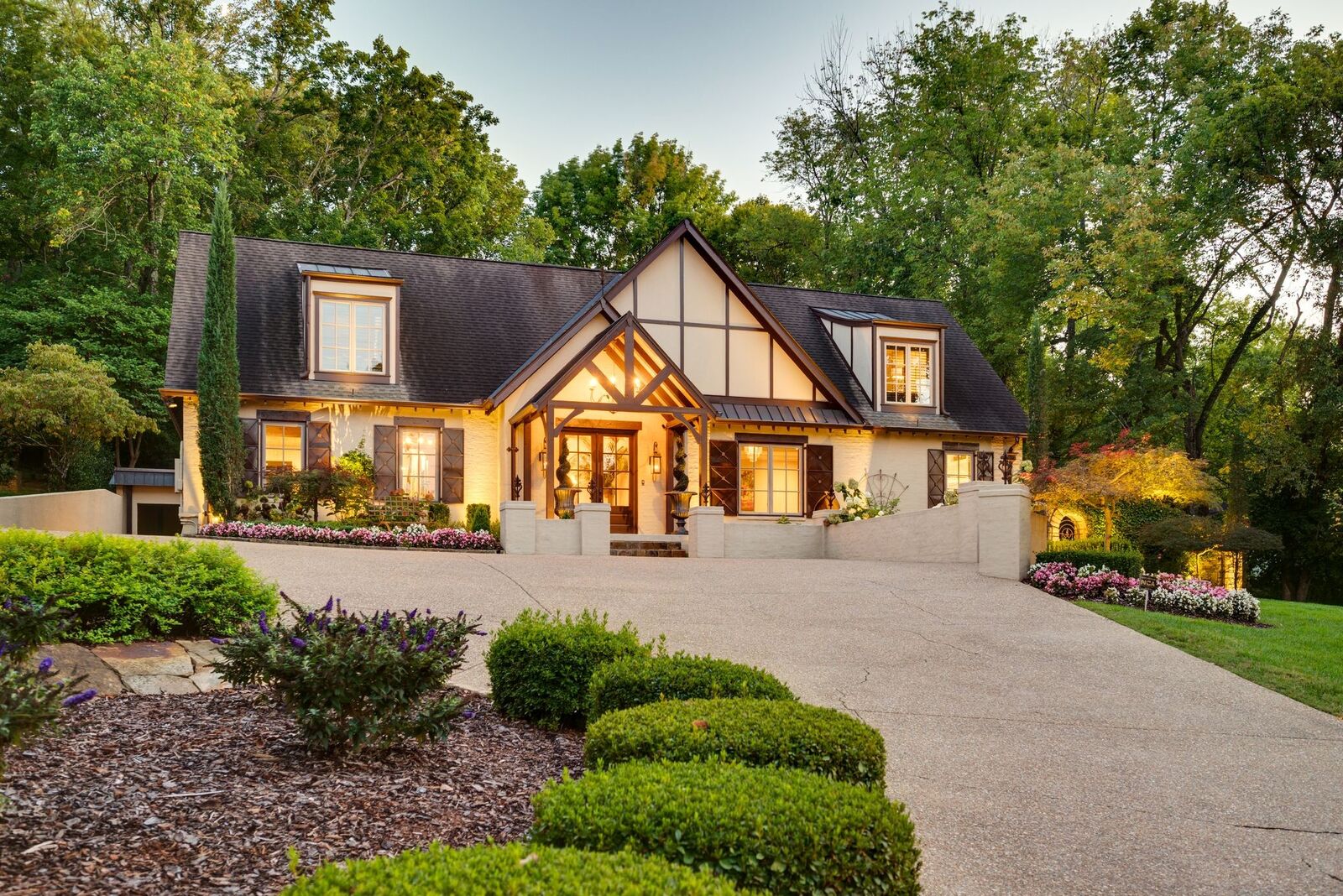 Property Photo:  3807 Harding Pl  TN 37215 