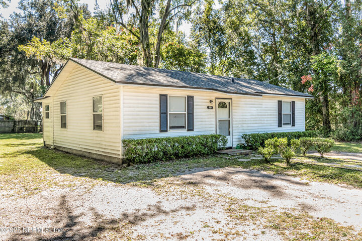 Property Photo:  520 Railroad Avenue W  FL 32063 