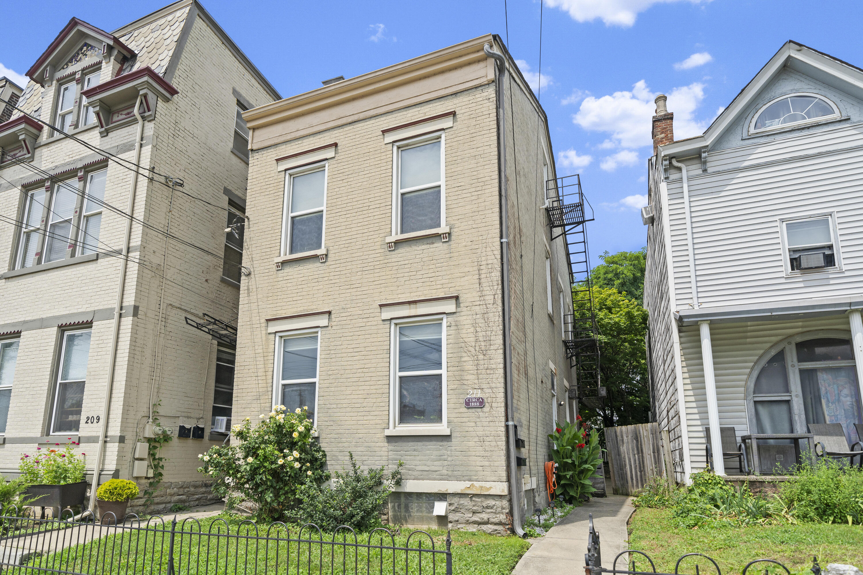 Property Photo: 211 E 5th Street E KY 41071