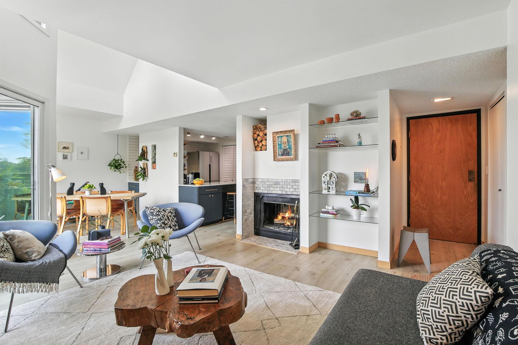 Property Photo:  232 W Franklin Avenue 302  MN 55404 