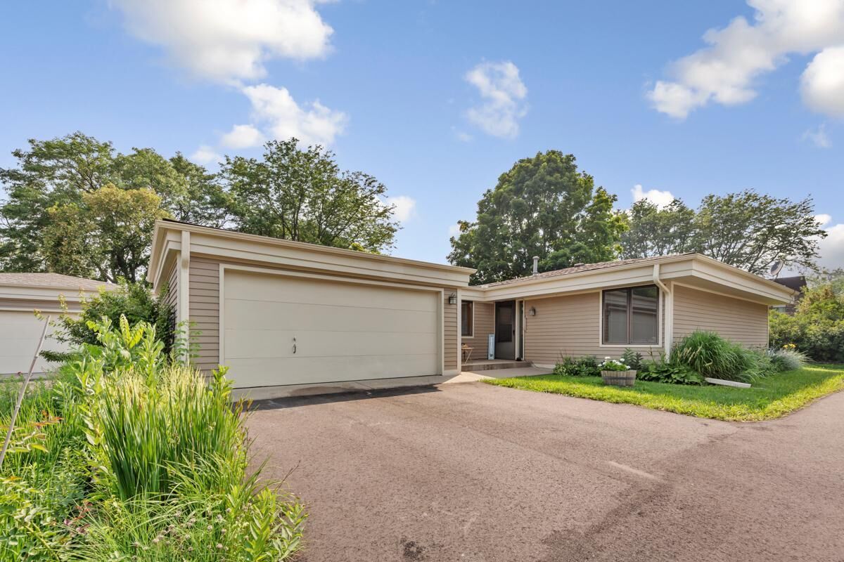 Property Photo: 717 Lincoln Street N MN 55057