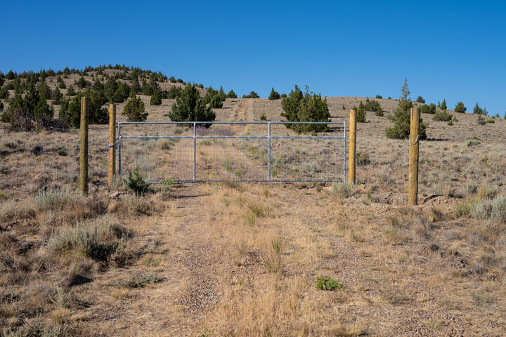 Property Photo:  5107 SE Lost Cow Road  OR 97754 