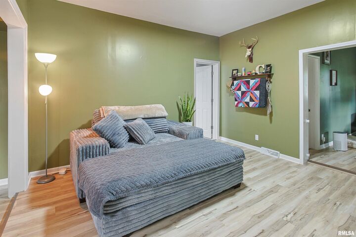 Property Photo:  113 S Dean Street  IL 62983 