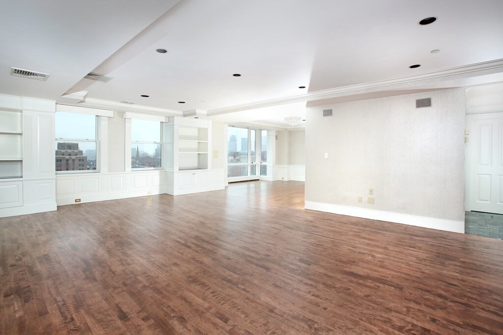 Property Photo: 2 Commonwealth Ave 11H MA 02116
