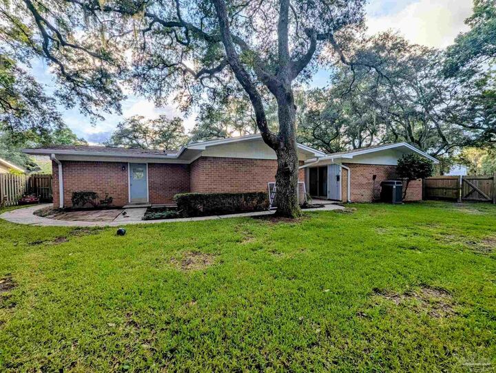 Property Photo: 528 Cheshire Ave FL 32547