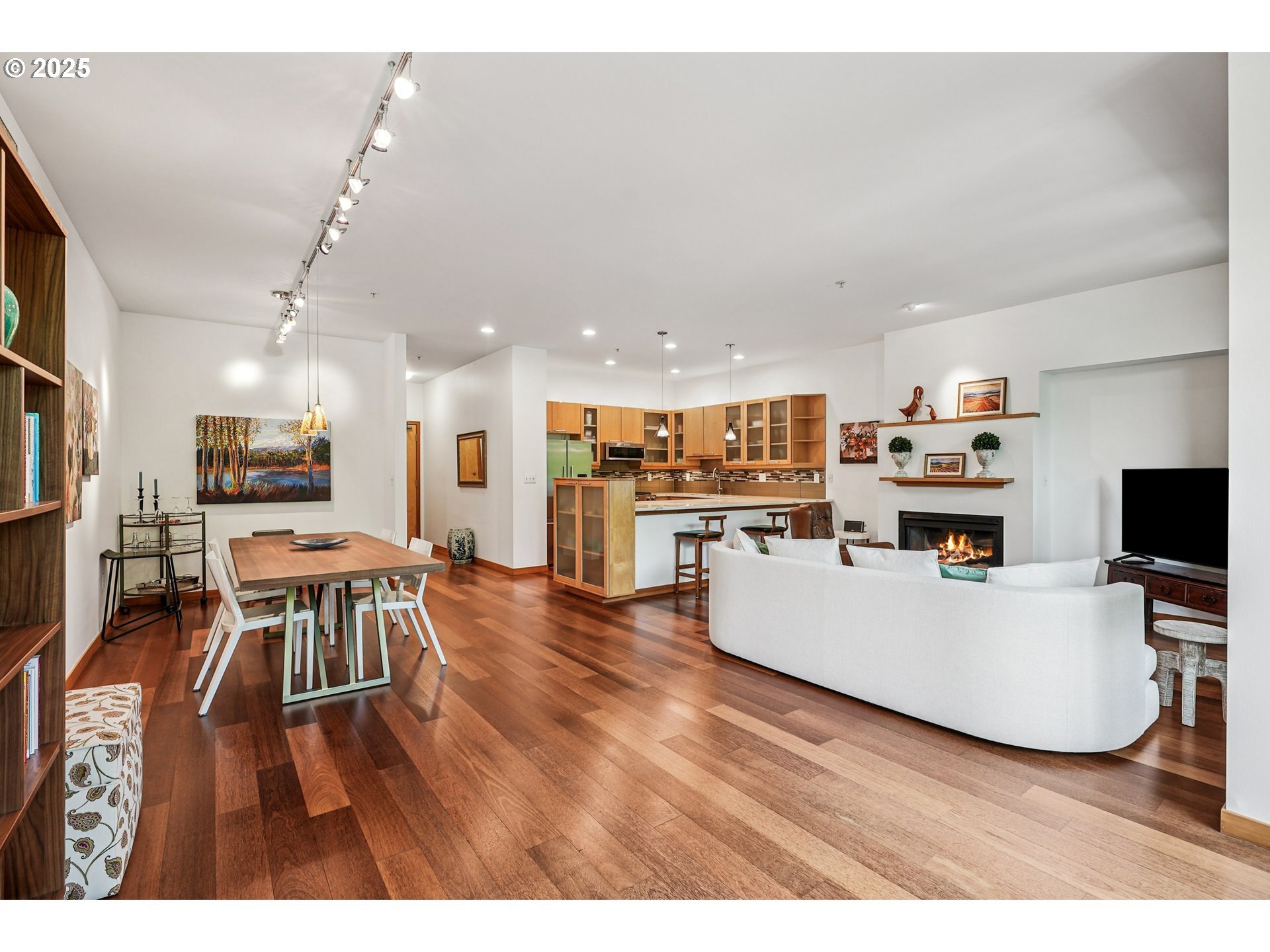 Property Photo:  1030 NW Johnson St 224  OR 97209 