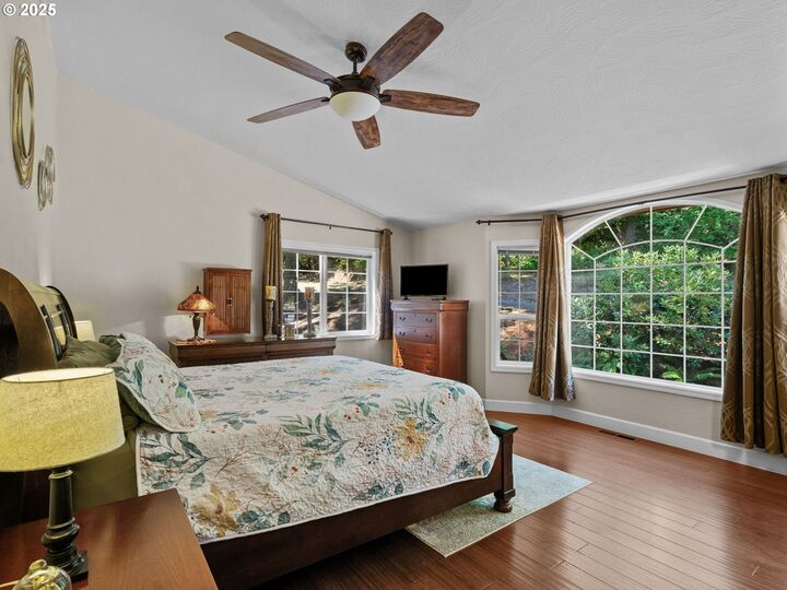 Property Photo: 29530 Hodsdonsdale Ln OR 97402