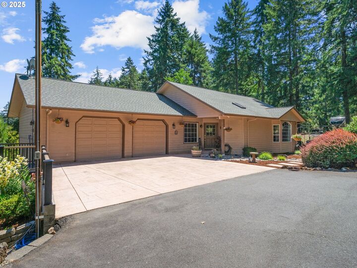 Property Photo: 29530 Hodsdonsdale Ln OR 97402