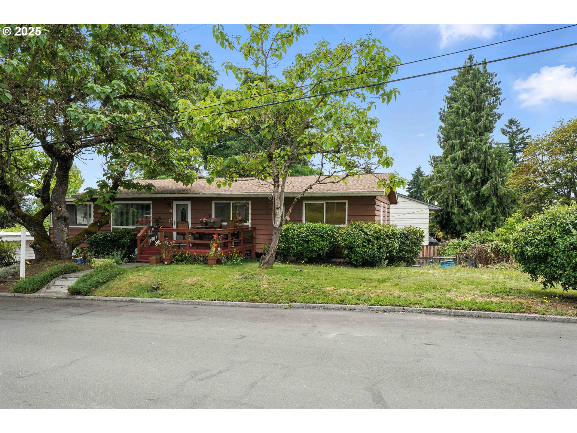 Property Photo: 1518 Z St WA 98661