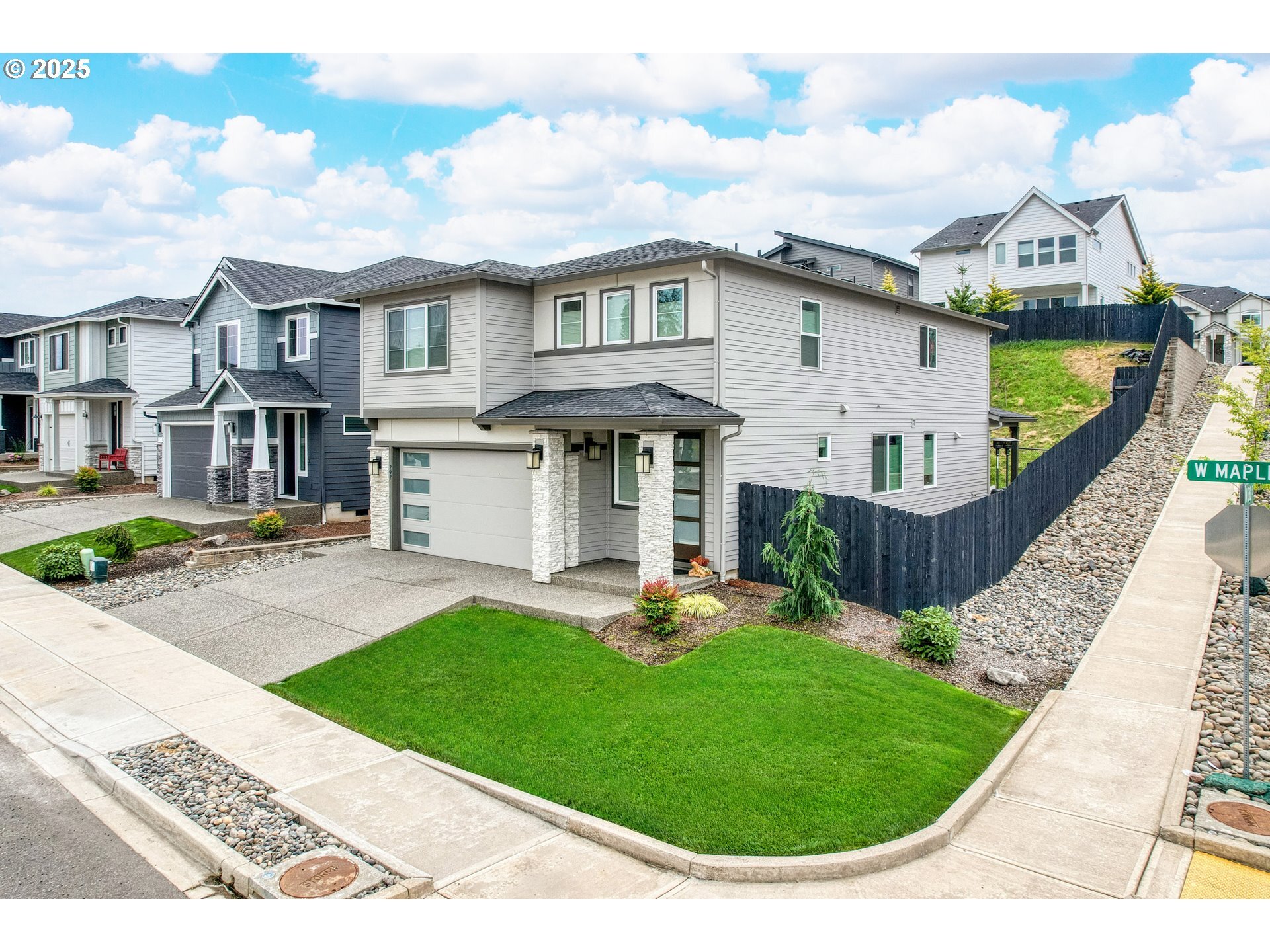 Property Photo:  292 W Maple St  WA 98671 