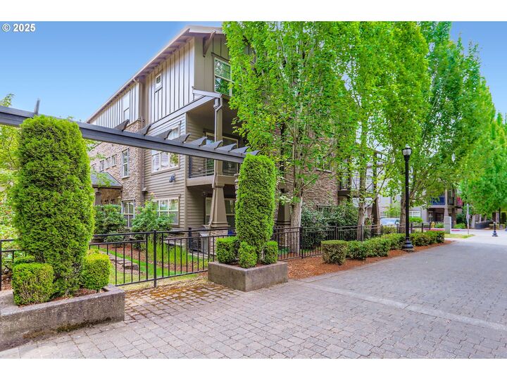 Property Photo:  637 NE Garswood Ln  OR 97006 