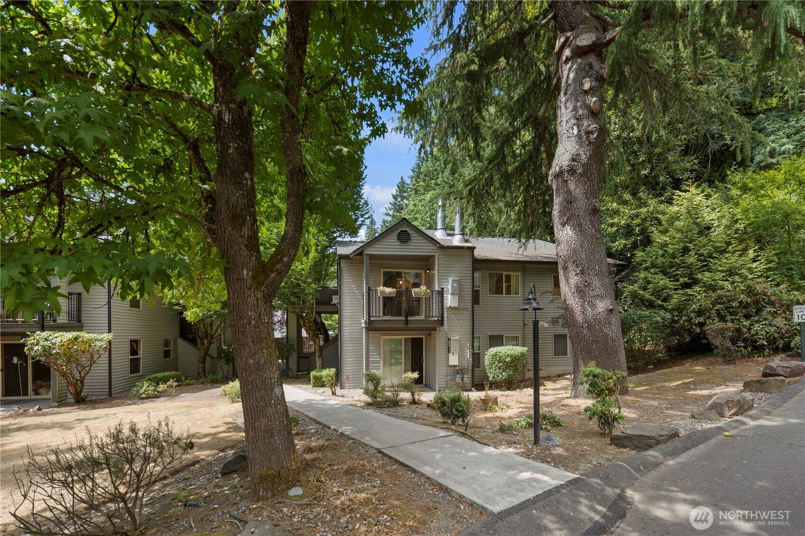 Property Photo: 9805 Avondale Road NE L238 WA 98052