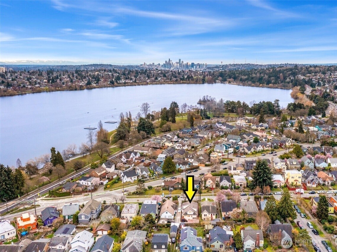 1316 N 77th Street  Seattle WA 98103 photo
