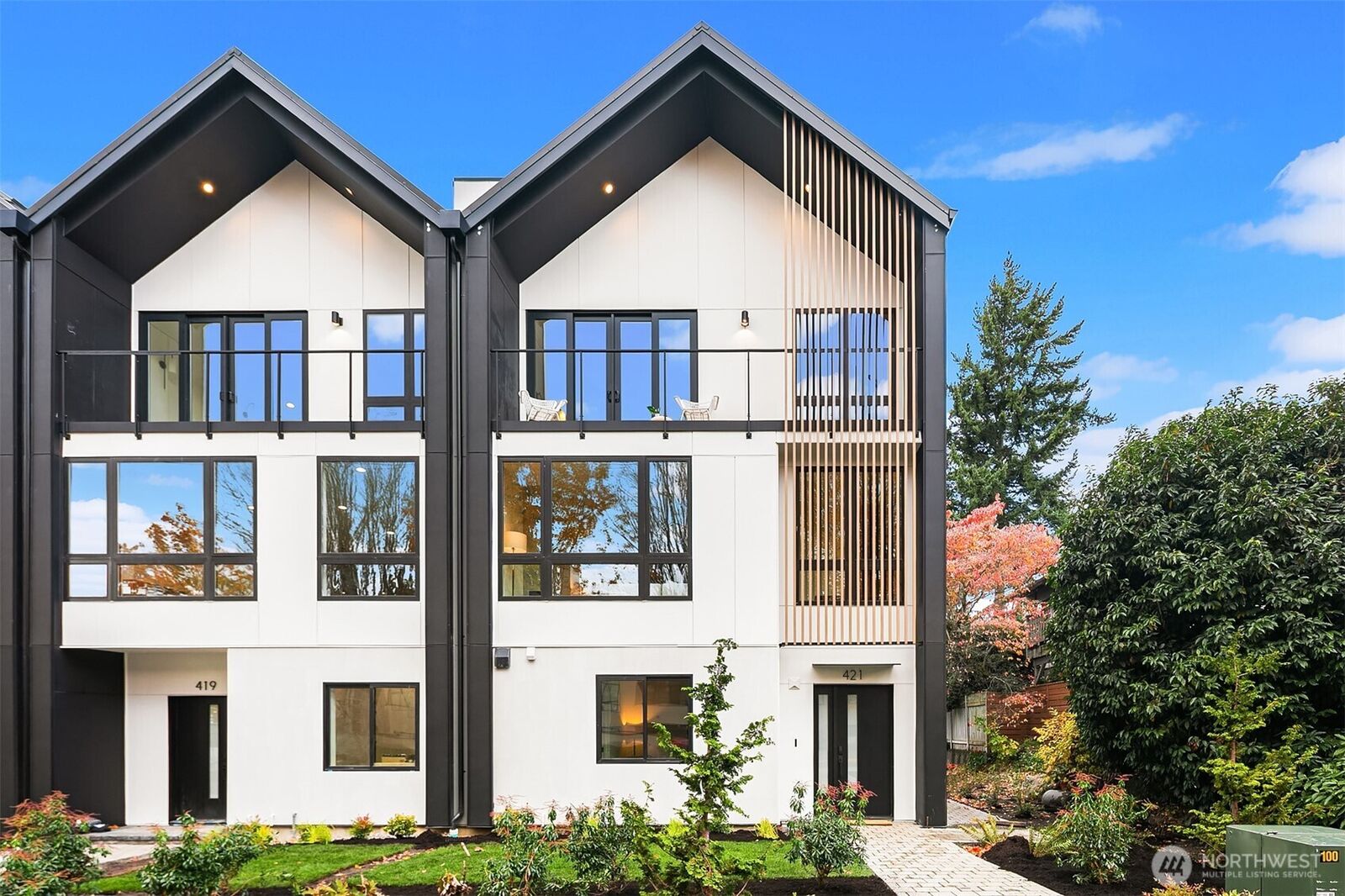 Property Photo:  421  99th Avenue NE  WA 98004 