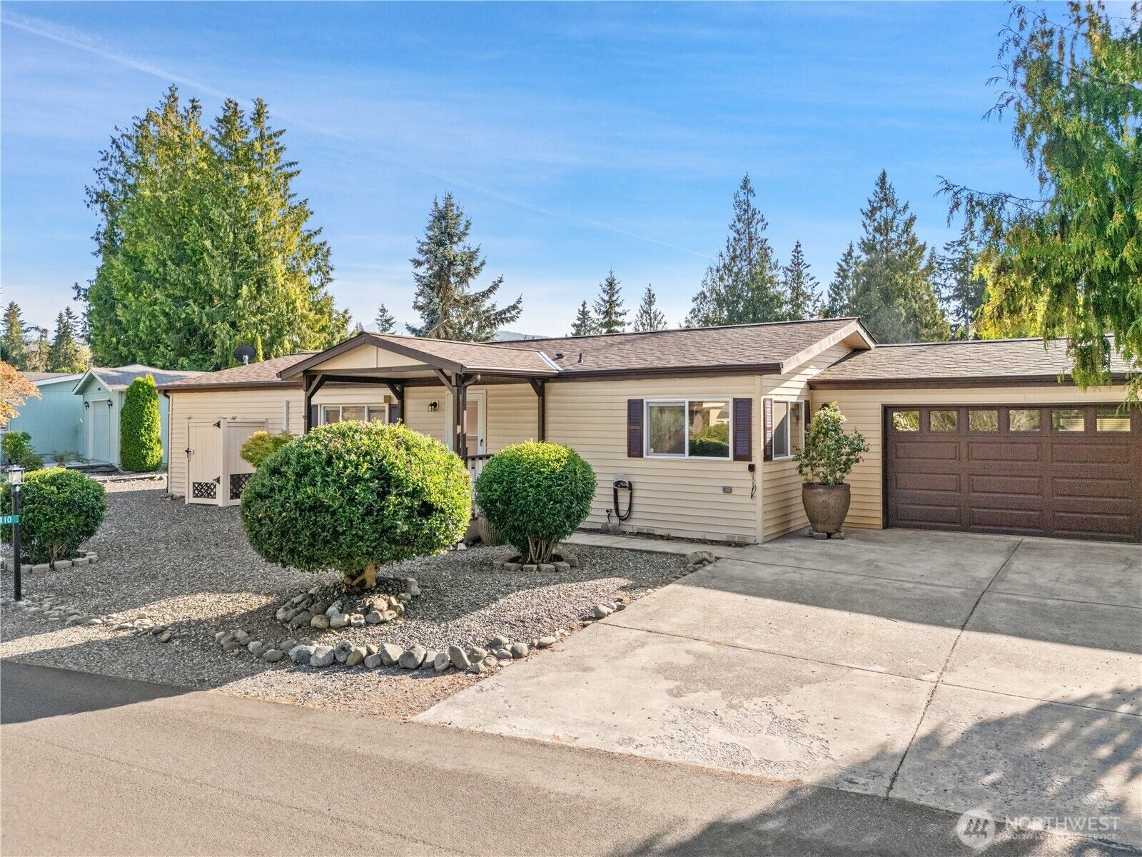 Property Photo:  410  Parkwood Boulevard  WA 98382 