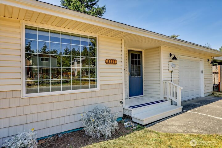 Property Photo: 4315 Haines St WA 98368