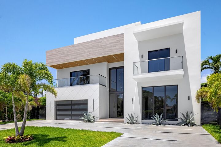 Property Photo: 501 NE Spanish Court FL 33432