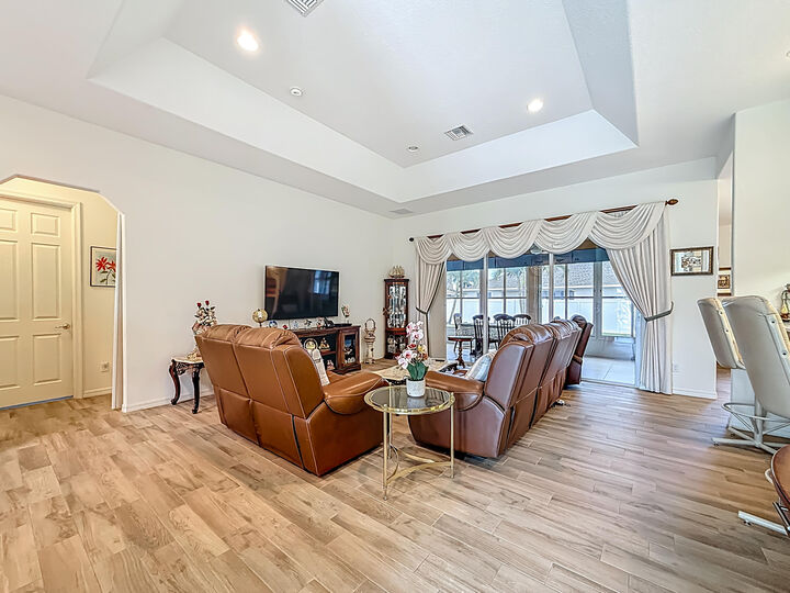 Property Photo: 633 SE Dean Terrace FL 34984
