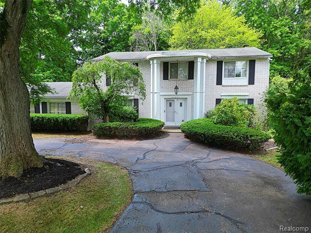 30851 Woodstream Drive  Farmington Hills MI 48334 photo